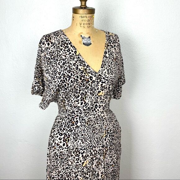 Lush Cheetah Print V Neck Midi Dress - Picture 3 of 9